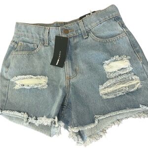 Fashion Nova Light Wash Distressed Ripped Denim Jean Shorts 4” Inseam NWT Medium
